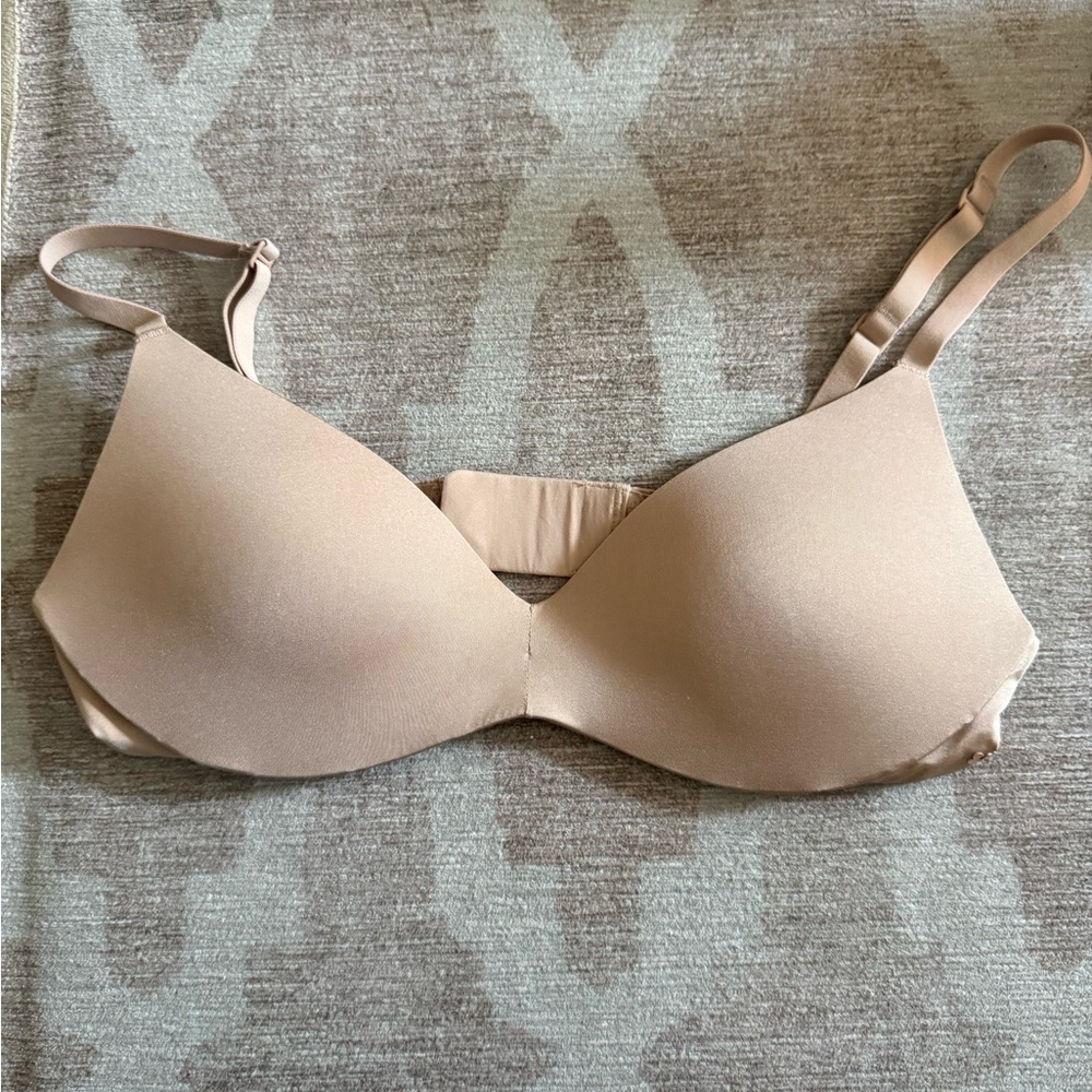 SKIMS Wireless Push-up Plunge Bra